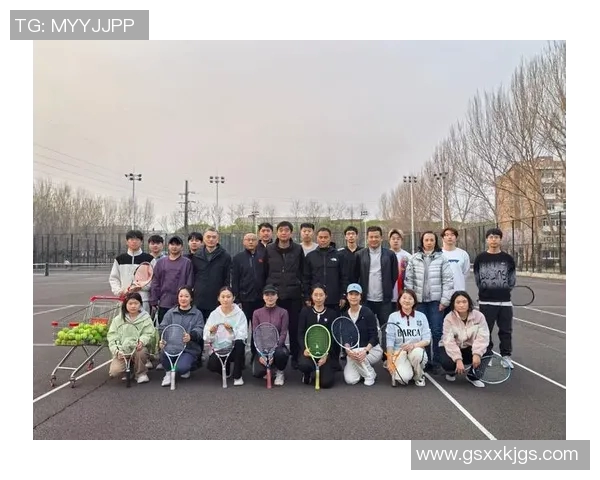 杭州网球队荣登全国网球耐力排行榜第三名展现卓越实力与拼搏精神 杭州网球队荣登全国网球耐力排行榜第三名展现卓越实力与拼搏精神