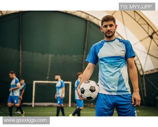 杭州足球队的耐力挑战与成长之路探索 杭州足球队的耐力挑战与成长之路探索